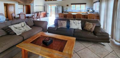 4 Bedroom House in Mabalingwe Nature Reserve-18