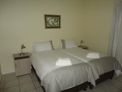 4 Bedroom Duplex in Summerstrand-9