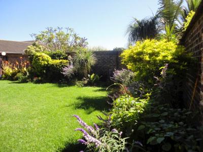 4 Bedroom Duplex in Summerstrand-16