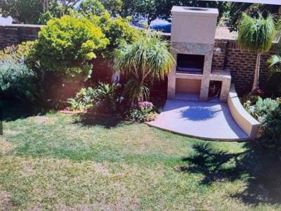 4 Bedroom Duplex in Summerstrand-19