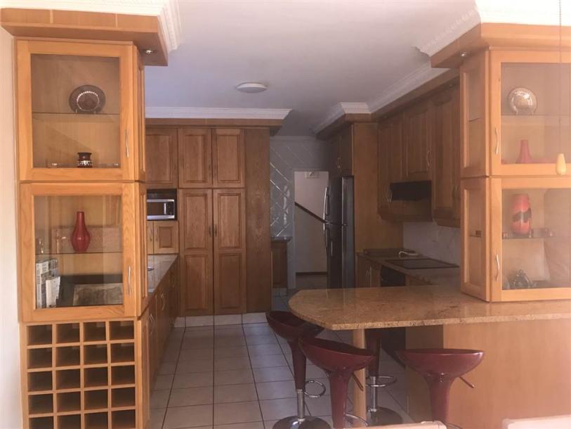 4 Bedroom Duplex in Summerstrand-5