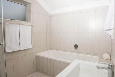 5 Bedroom House in Jeffreys Bay-16