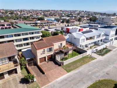5 Bedroom House in Jeffreys Bay-18