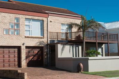 5 Bedroom House in Jeffreys Bay-1