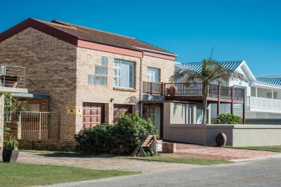 5 Bedroom House in Jeffreys Bay-2