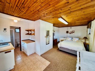 5 Bedroom House in Dawncliffe-18