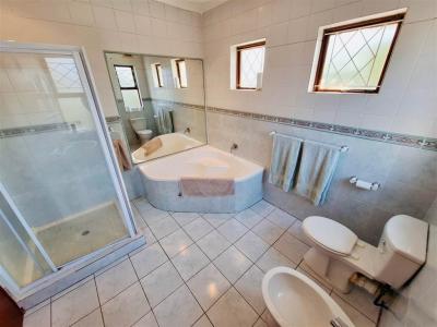 5 Bedroom House in Dawncliffe-8