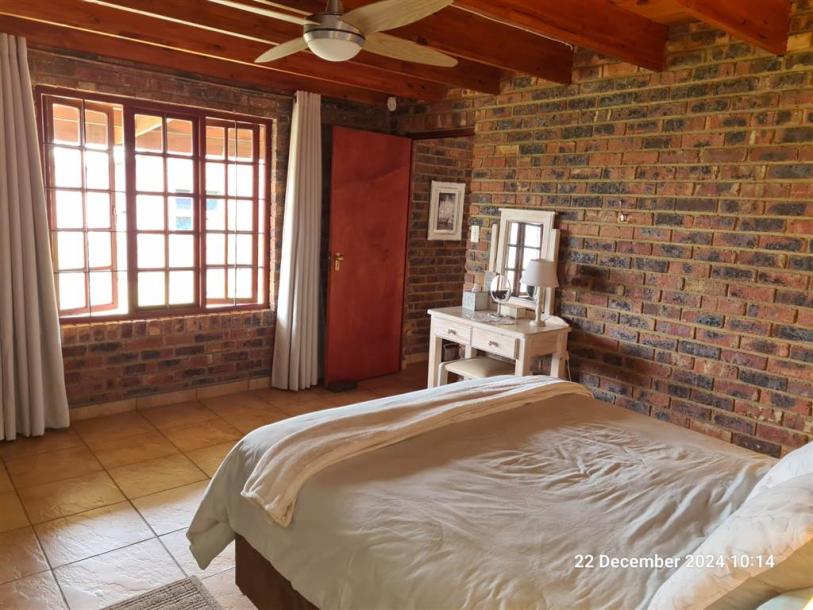 3 Bedroom House in Vaal Dam-10
