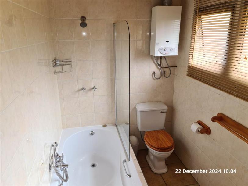 3 Bedroom House in Vaal Dam-14