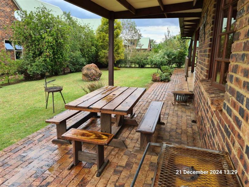 3 Bedroom House in Vaal Dam-4