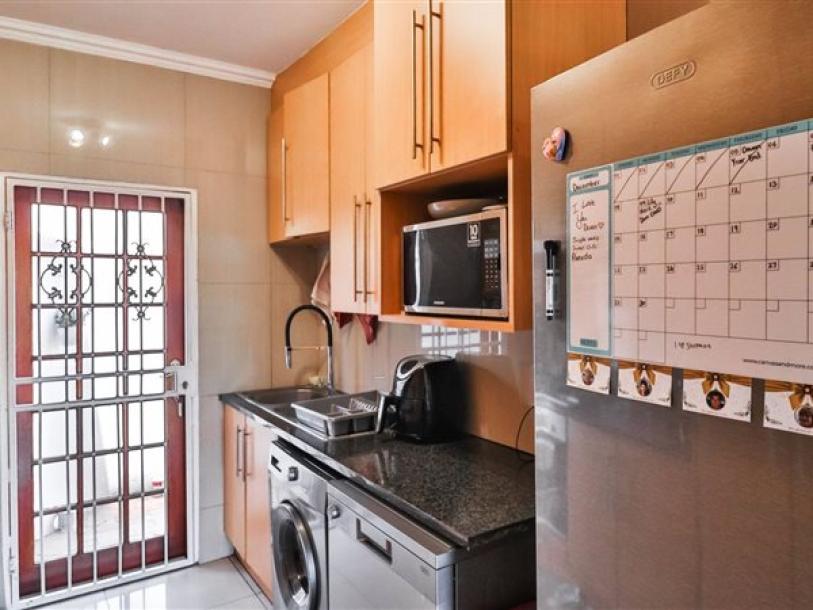 2 Bed Apartment in Sandown-5