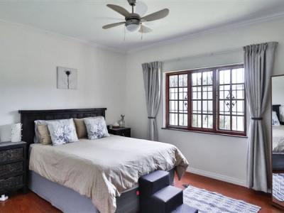 2 Bed Apartment in Sandown-6