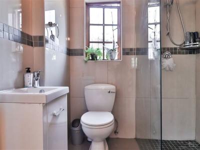 2 Bed Apartment in Sandown-8