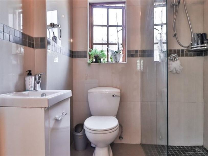 2 Bed Apartment in Sandown-8