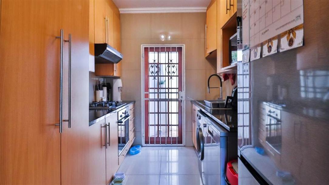 2 Bed Apartment in Sandown-4