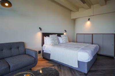 1 Bed Apartment in Foreshore-1