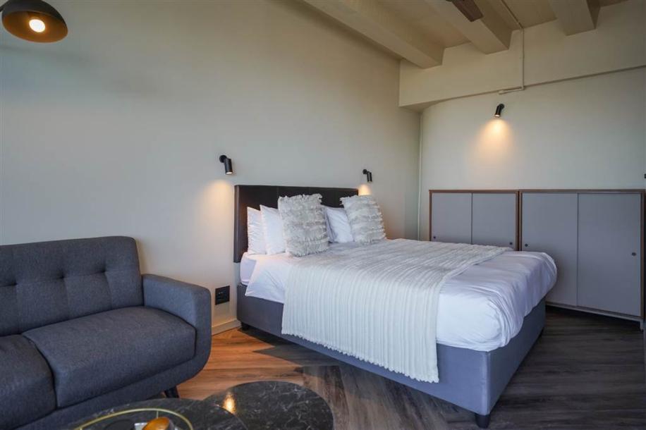1 Bed Apartment in Foreshore-1