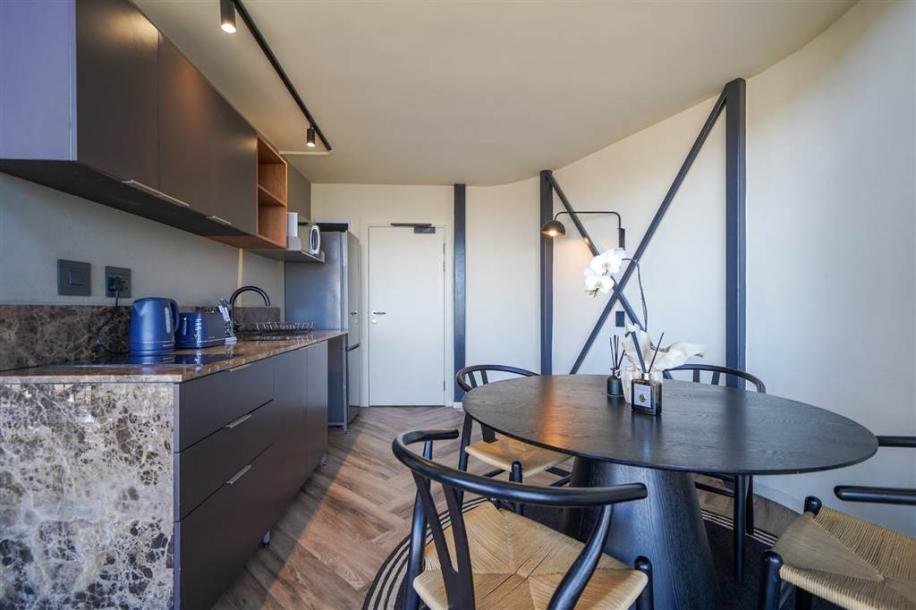 1 Bed Apartment in Foreshore-2