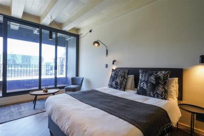 1 Bed Apartment in Foreshore-6