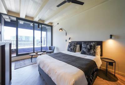 1 Bed Apartment in Foreshore-7