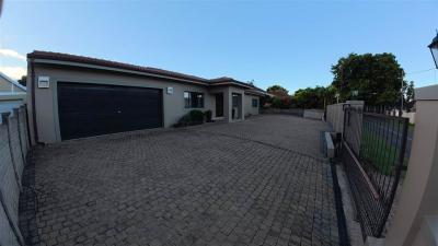 5 Bed House in Durban North-1
