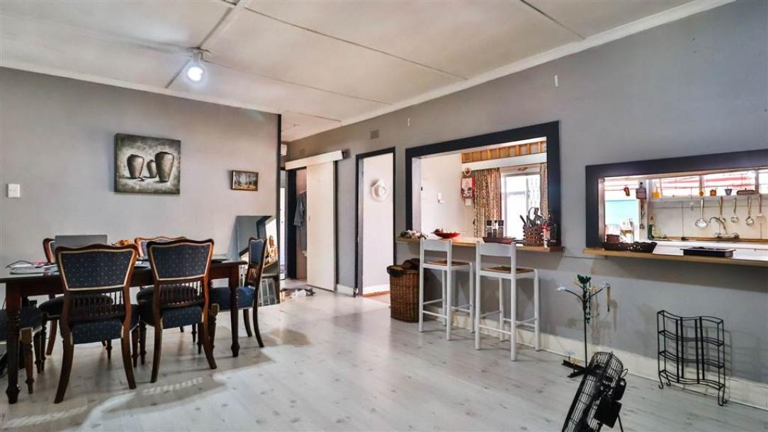 4 Bedroom House in Gordons Bay Central-10