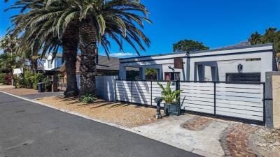 4 Bedroom House in Gordons Bay Central-20