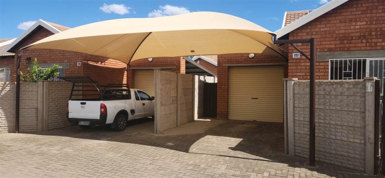 2 Bedroom Townhouse in Noordhoek-1