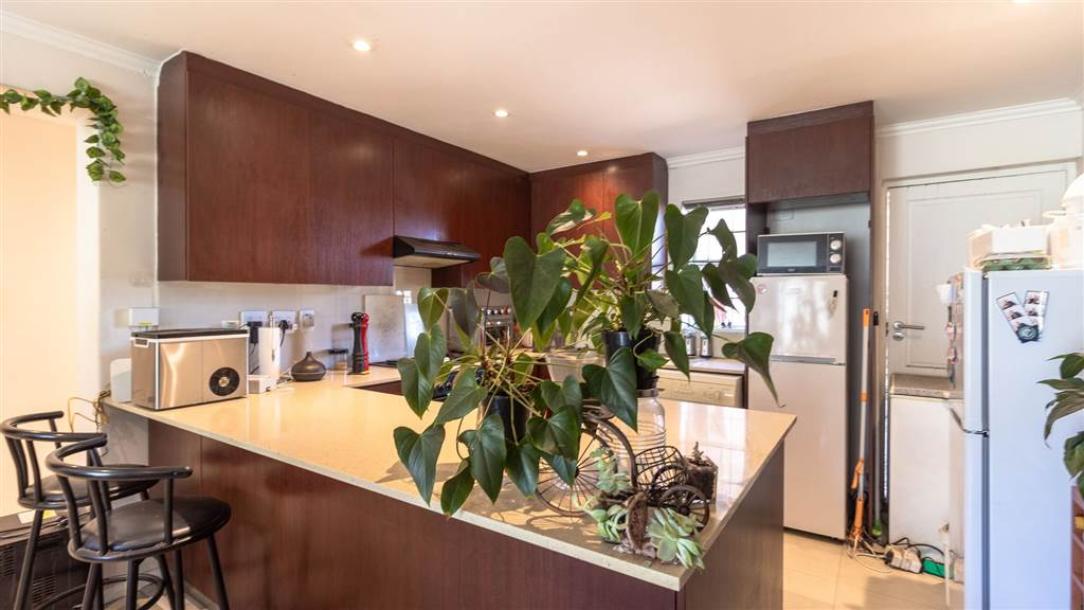 2 Bedroom Apartment in Milnerton-9