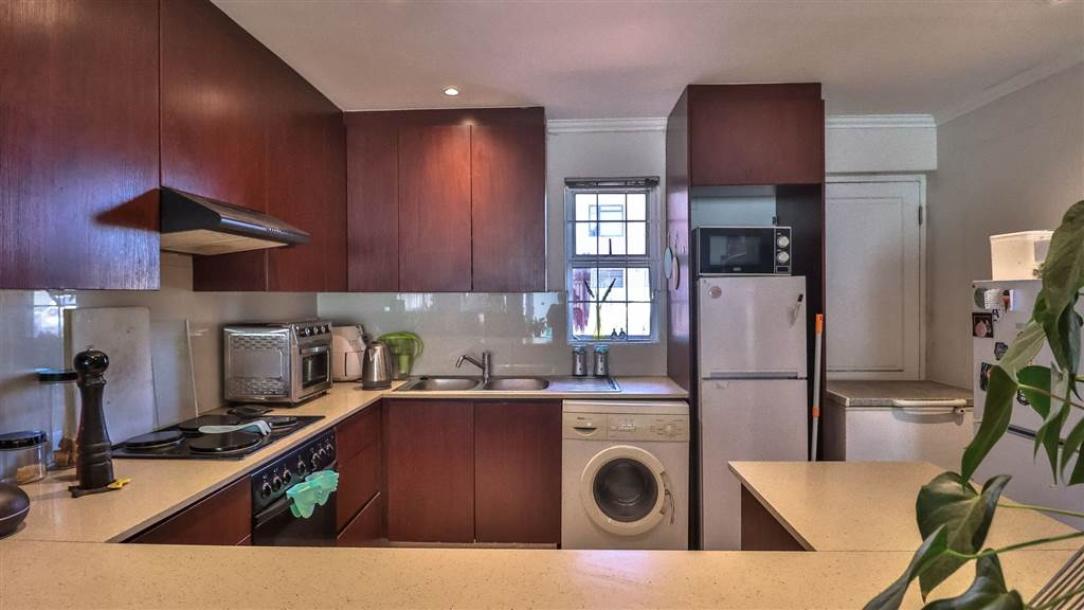 2 Bedroom Apartment in Milnerton-10