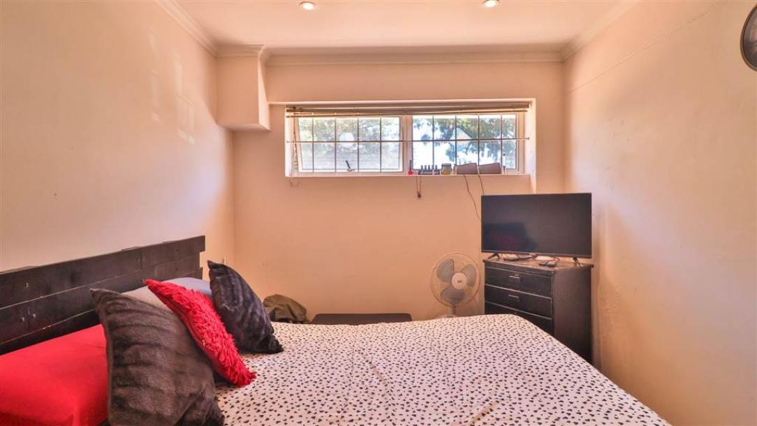 2 Bedroom Apartment in Milnerton-11