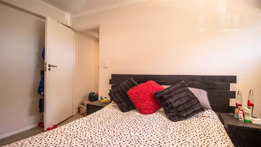 2 Bedroom Apartment in Milnerton-12