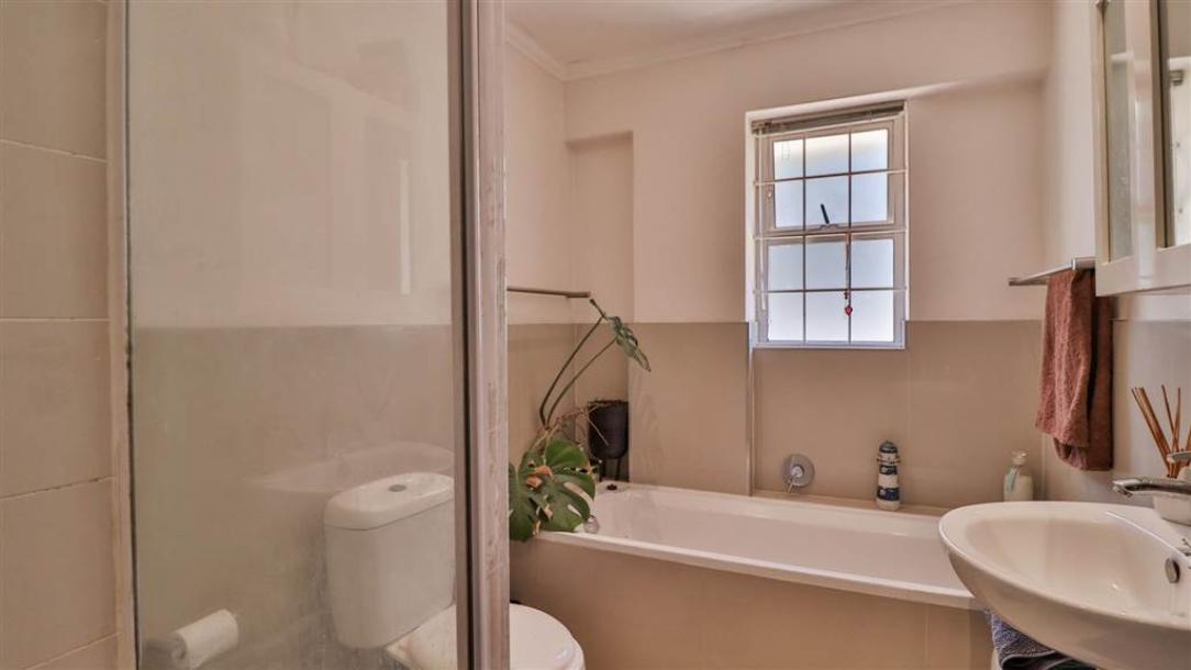 2 Bedroom Apartment in Milnerton-13