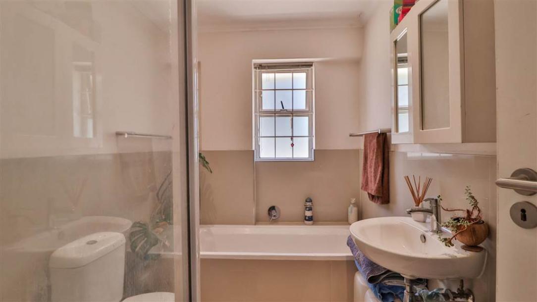 2 Bedroom Apartment in Milnerton-14