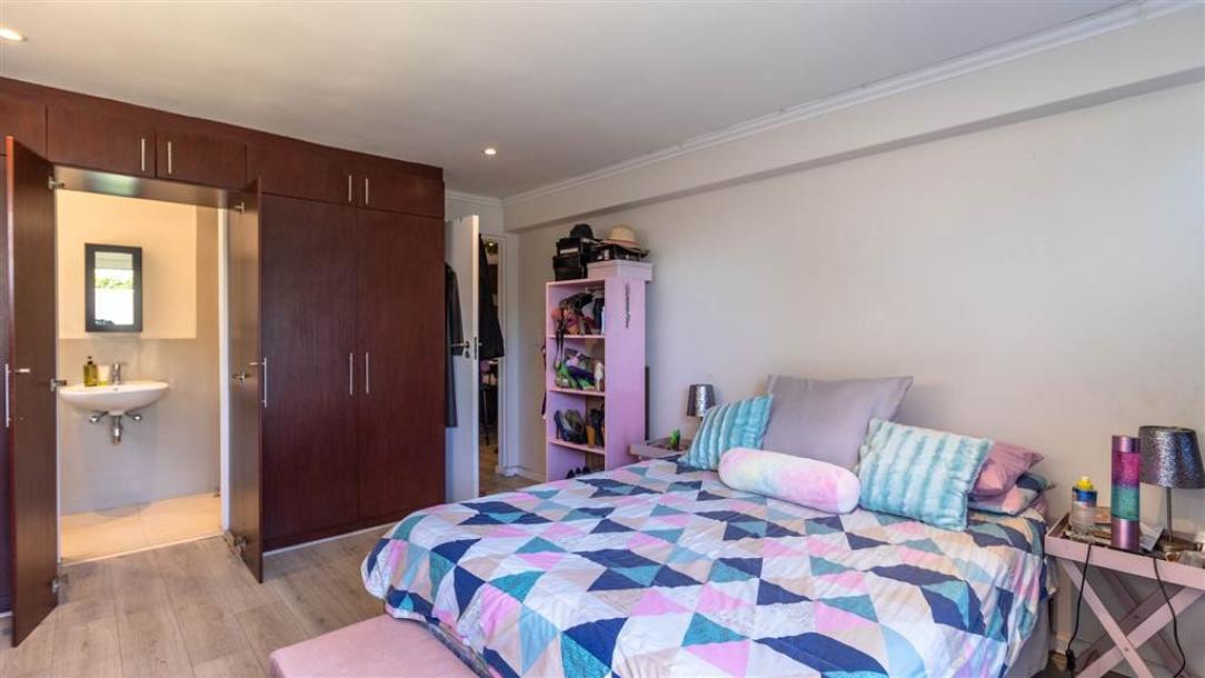 2 Bedroom Apartment in Milnerton-17