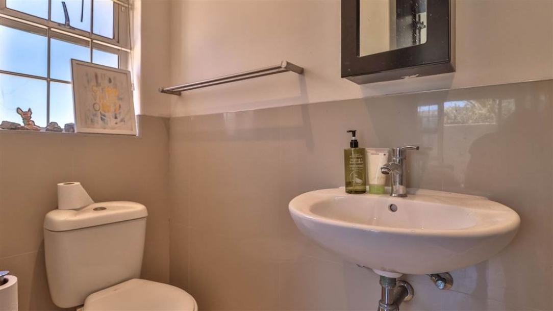 2 Bedroom Apartment in Milnerton-18