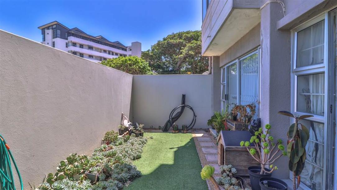 2 Bedroom Apartment in Milnerton-4