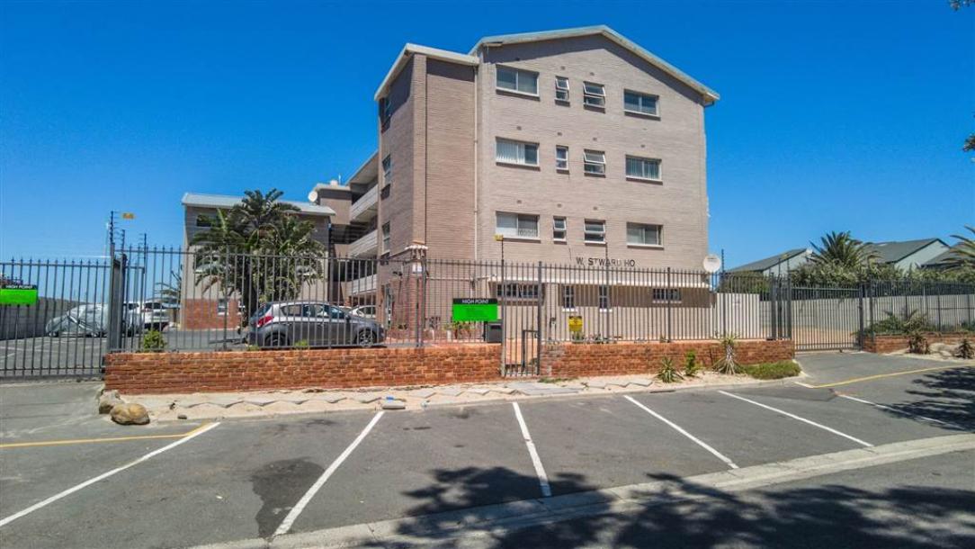 2 Bedroom Apartment in Milnerton-5