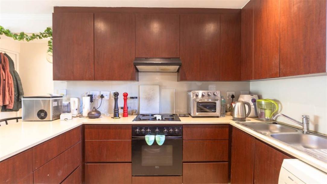 2 Bedroom Apartment in Milnerton-7