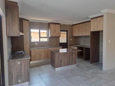 3 Bedroom House in Kookrus-1