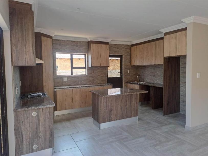 3 Bedroom House in Kookrus-1