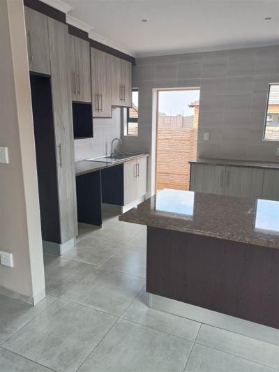 3 Bedroom House in Kookrus-3