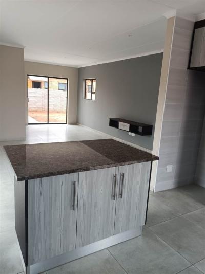3 Bedroom House in Kookrus-8