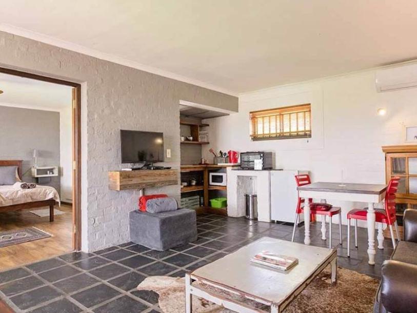 1 Bedroom Apartment in Simondium-2