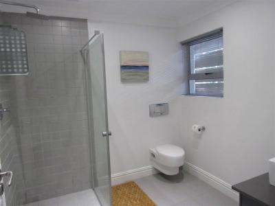 Bachelor apartment in Wavecrest-18