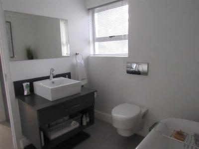 Bachelor apartment in Wavecrest-20