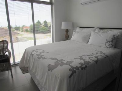 Bachelor apartment in Wavecrest-4