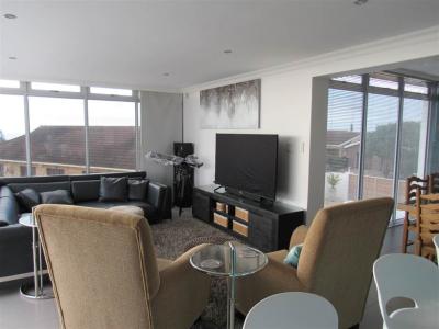 Bachelor apartment in Wavecrest-7