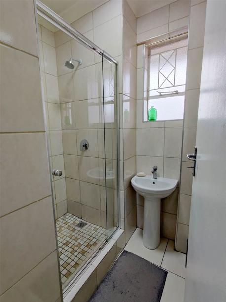 2 Bedroom Flat in Linden Ext-12