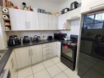 2 Bedroom Flat in Linden Ext-8